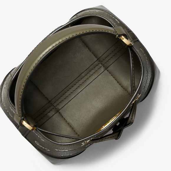 MICHAEL KORS
Mercer Small Logo Embossed Leather
Bucket Bag
COLOR OLIVE - Picture 11 of 15